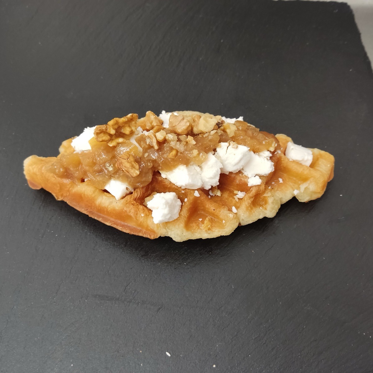 KRÖFFLE de Queso de Cabra y Cebolla